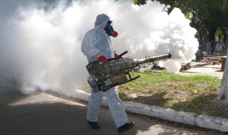 Salud Pública trabaja contra el dengue en Maquiteria, Villa Duarte