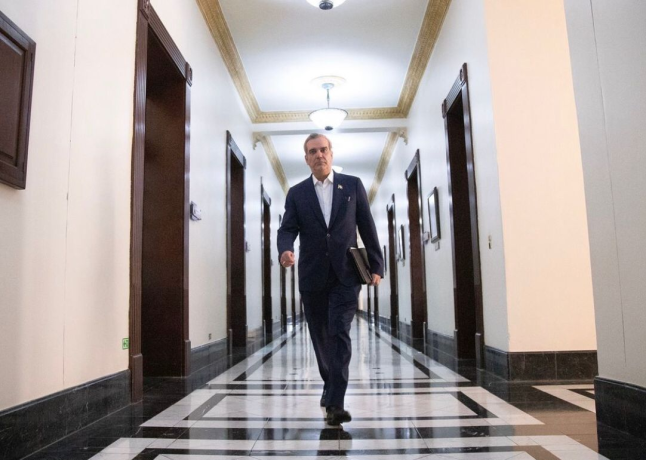 Luis Abinader asume segundo mandato agradecido, consciente de los desafíos y lleno de fe