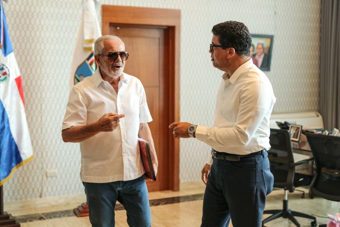 Alcalde Dío Astacio recibe propuesta para construir zona industrial en Santo Domingo Este