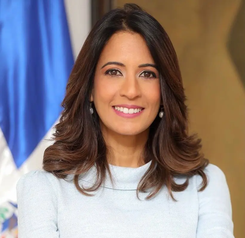 Gómez Mazara ratifica a Julissa Cruz como directora ejecutiva del INDOTEL