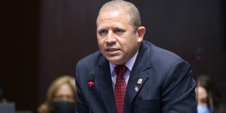 Rafael Castillo denuncia abandono, falta de transparencia e improvisación en la gestión municipal de Santo Domingo Este