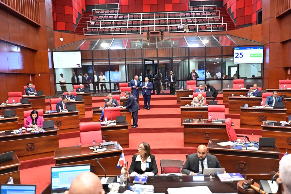 Senado designa comisión bicameral para estudiar proyecto de reforma constitucional