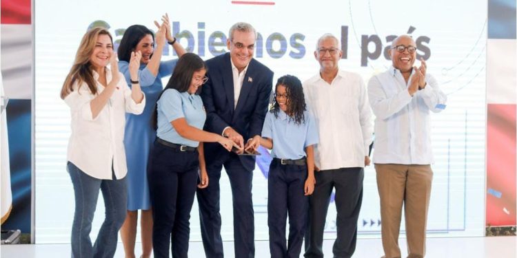 Abinader propone “Plan Horizonte”para abordar temas del sistema educativo de RD