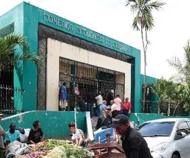 Comedor económico de CR en medio del jolgorio y caos