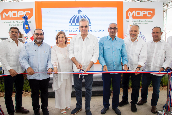 Abinader inaugura mercado municipal de La Vega a 8 años de haber sido destruido por un incendio