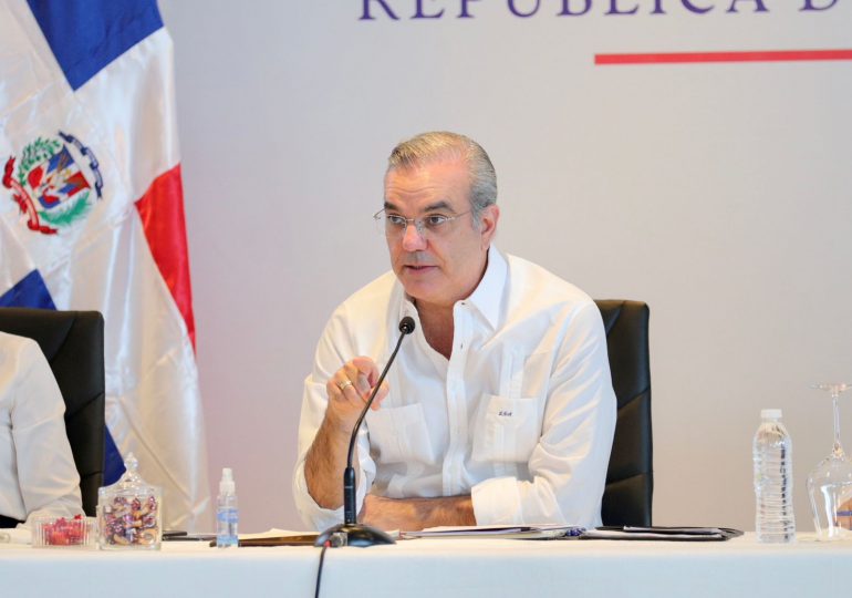 Presidente Abinader anuncia varias obras importantes para SDE en Consejo de Ministros y Directores.