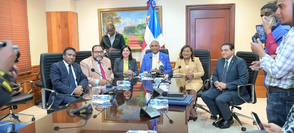 Comisión extiende plazo de inscripción para los que aspiran a ser miembro de la JCE