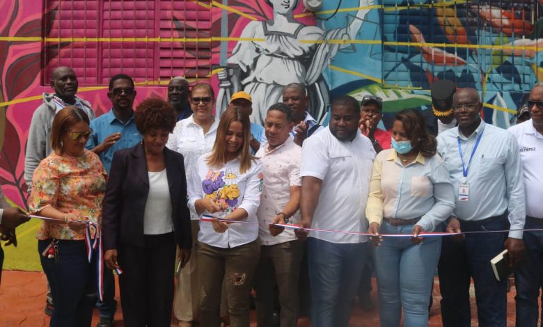 Wendy Cepeda Embellece la Fiscalía de San Luis con Obras y Arte