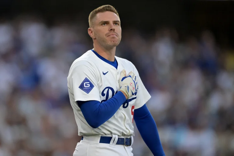 Freeman y los Dodgers acarician la gloria con tercer triunfo seguido