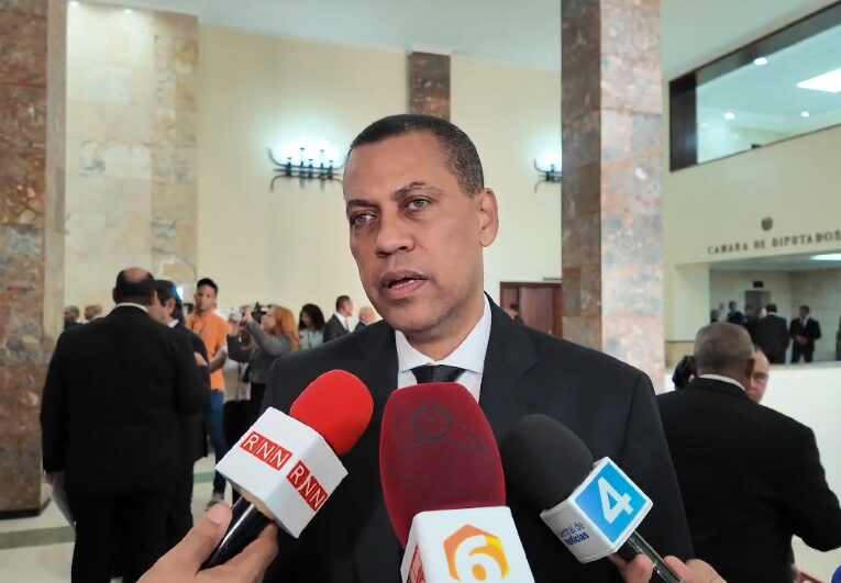 Guido Gómez aplaude proclamación de nueva Constitución; dice «Este no es un país de Mesías»