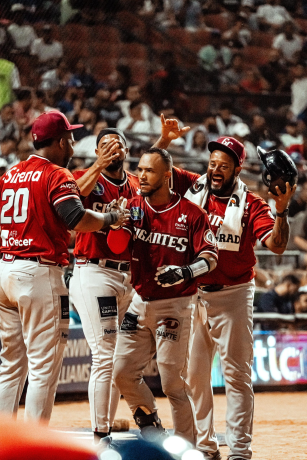Kelvin Gutiérrez decide primer triunfo de los Gigantes sobre Licey