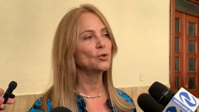 Programa de Nuria Piera sufre retraso de más de una hora en su transmisión por Color Visión