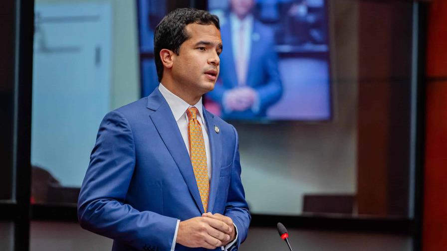 Omar Fernández pide atención a falta de cupos en escuelas