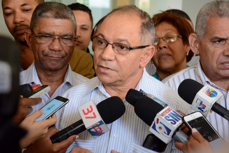 ¿Por qué se canceló la reunión para discutir aumento salario mínimo?