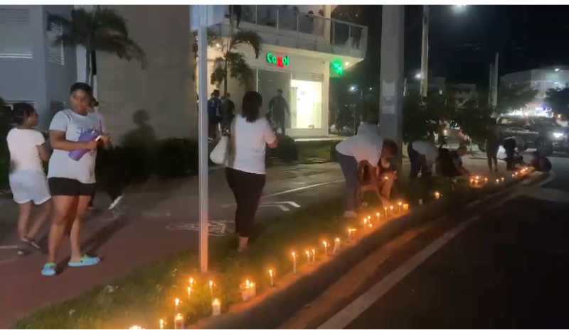 Familiares de Altagracia Trinidad encienden velas pidiendo justicia