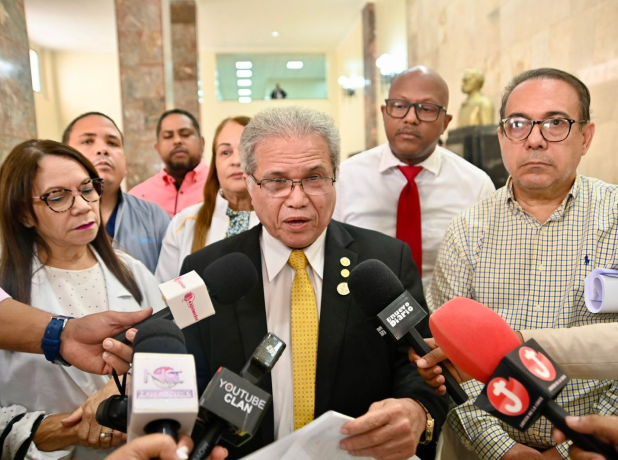 Abinader es de los presidentes que más aportaron a médicos dice CMD