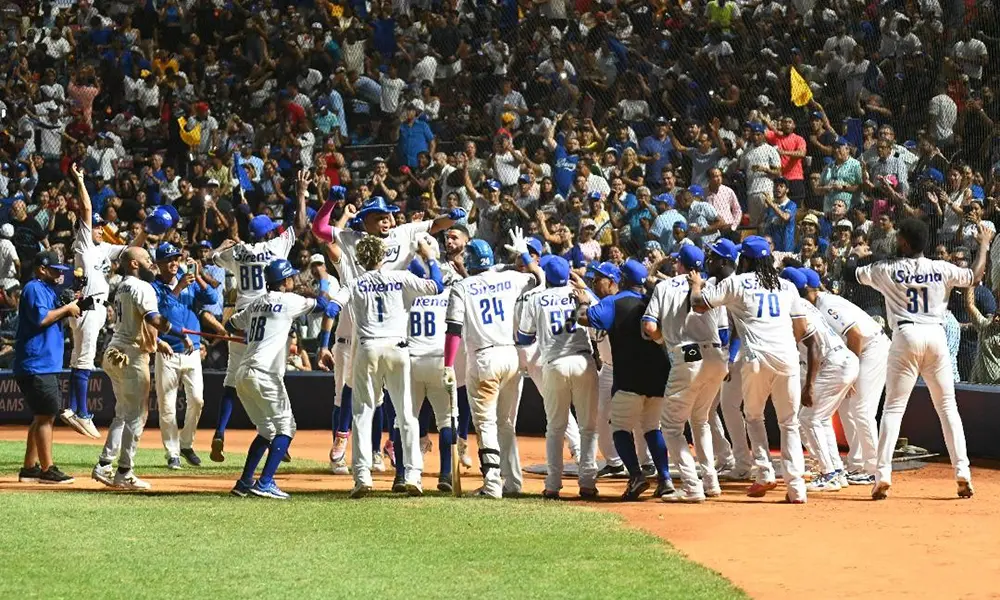 Licey blanqueó otra vez a AC y los Leones detienen racha de derrotas