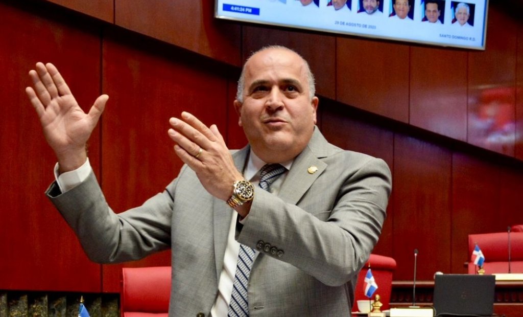 Pese a fuertes críticas, el senador Alexis Victoria Yeb defiende proyecto que busca limitar exoneraciones