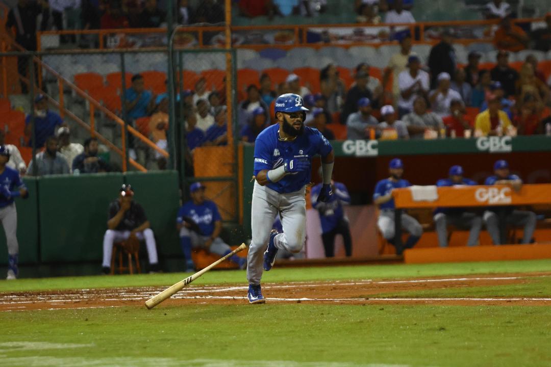 Licey remonta y castiga a Toros; Estrellas zarandea a Águilas