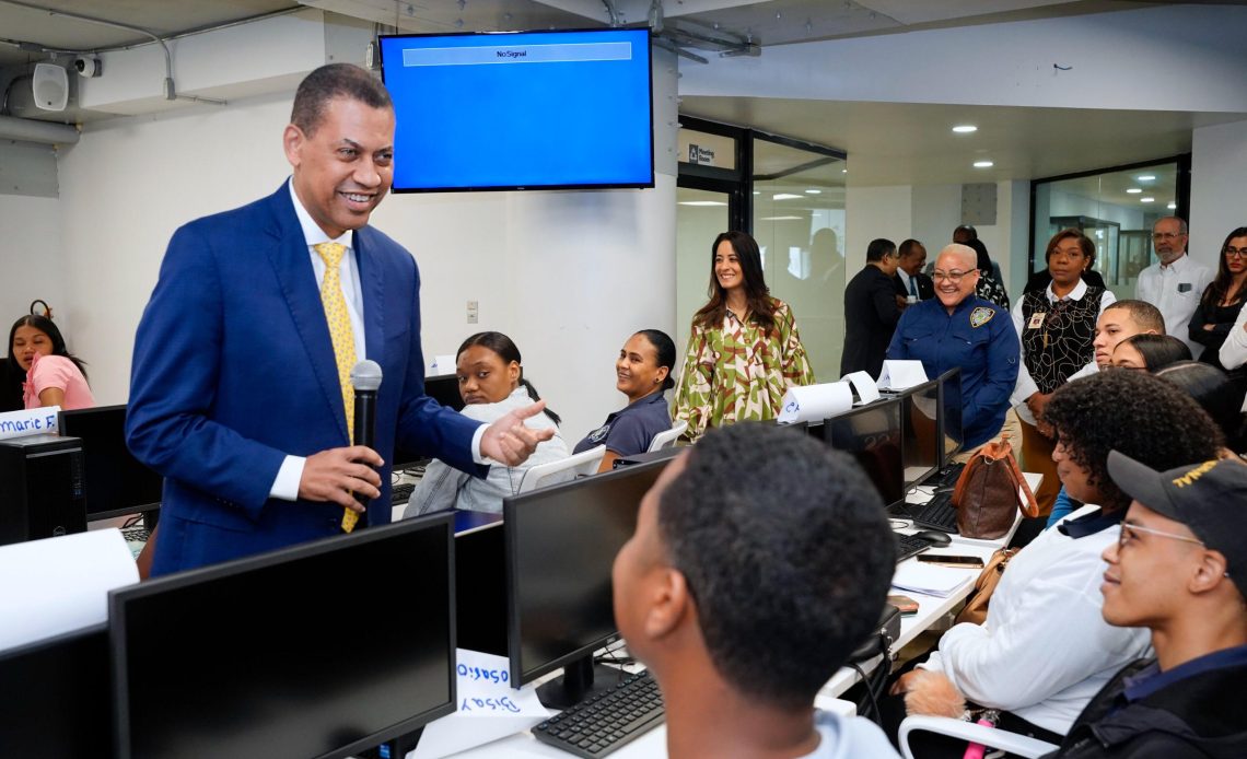 INDOTEL inicia programa de “Alfabetización Digital” para policías