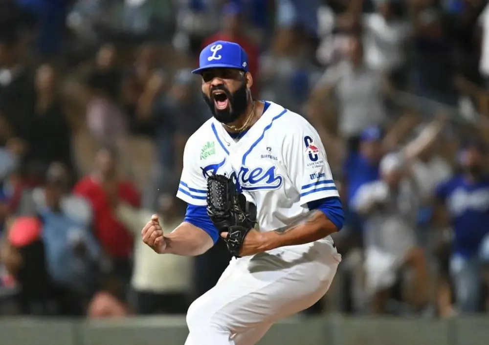 Tigres del Licey vencen a los Leones del Escogido 7-4