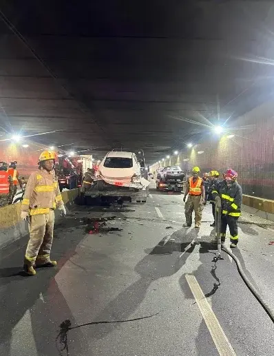 Tres heridos en colisión en túnel 27 de Febrero