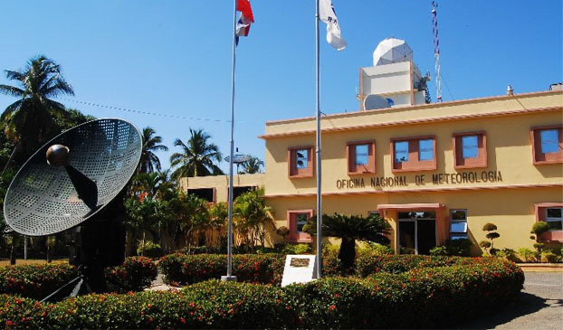 El Indomet emite advertencia por oleaje peligroso en costa caribeña; temperaturas seguirán altas