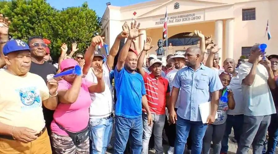 Buhoneros demandan remozamiento de la Avenida Duarte