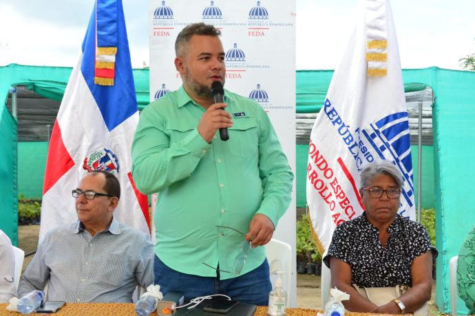 Empleados públicos denuncian que en el FEDA cobran cuotas para movimiento político y “monta a tu regidor”