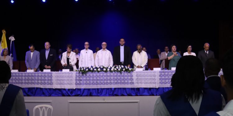 Instituto José Francisco Peña Gómez celebra graduación de 788 estudiantes