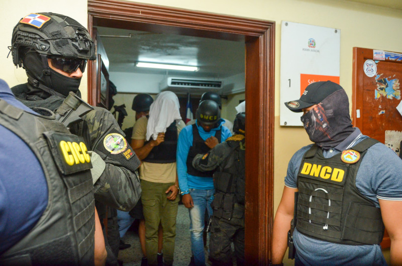 Prisión de 18 meses a implicados en alijo de 9.8 toneladas de cocaína incautaron en Caucedo