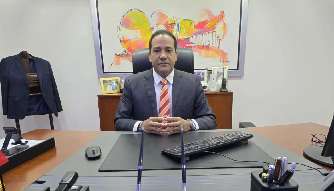 Periodista y empresario Salvador Holguín dice el 2025 proyecta ser un año de éxito, bienestar y prosperidad