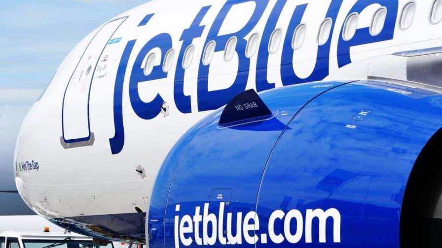 JetBlue es multado con US$2 millones por retrasos crónicos de sus vuelos