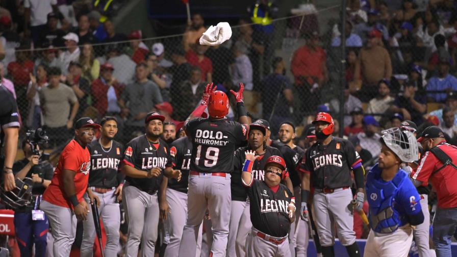 Los Leones vapulean a César Valdez y logran el triunfo ante los Tigres del Licey