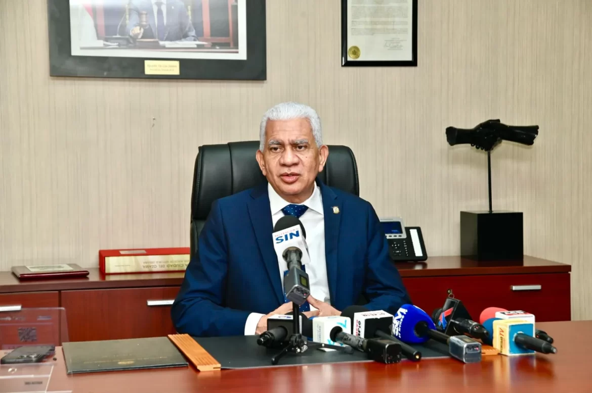 Presidente del Senado reafirma compromiso de legislar con transparencia, responsabilidad y visión a favor del país