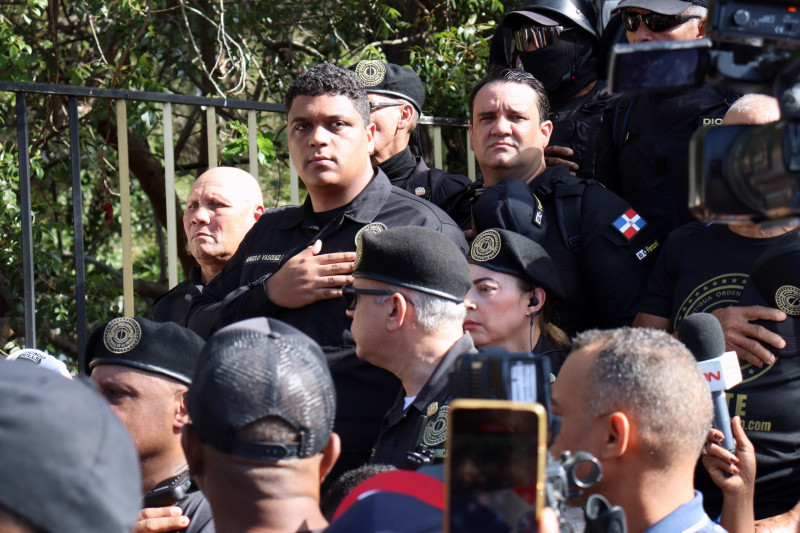 Con la bandera nacional y bajo la consigna “¡Libertad" preparan la salida desde DN a Friusa