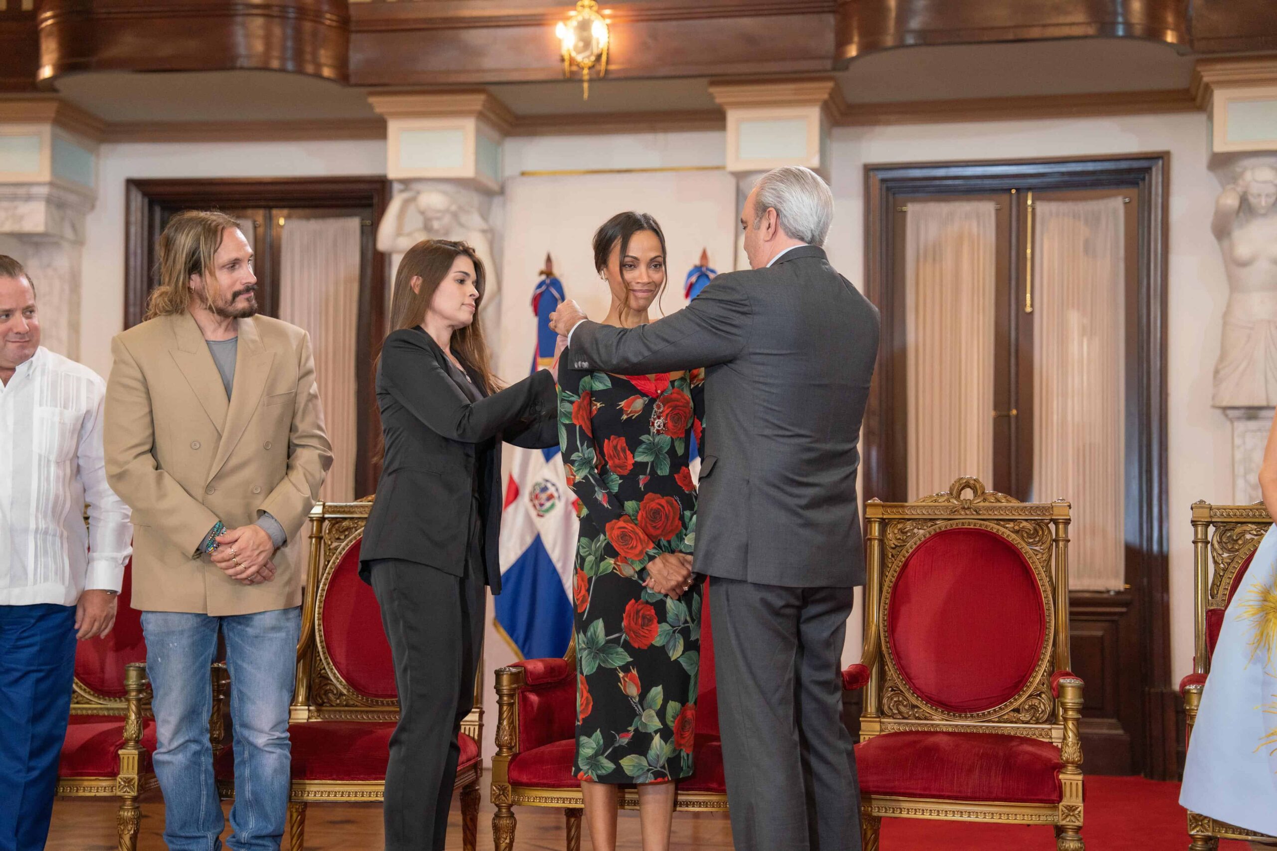 Zoé Saldaña: "Estoy criando a mis hijos de una manera muy dominicana"