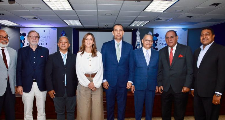 INDOTEL y Unibe abogan por un periodismo ético y el combate a desinformación