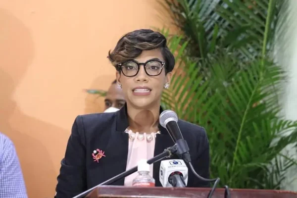 Restos de Nelsy M. Cruz Martínez, serán velados en la Gobernación de Montecristi
