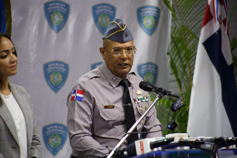 “Una barbería no puede amanecer trabajando”: Director de la Policía dice es irregular