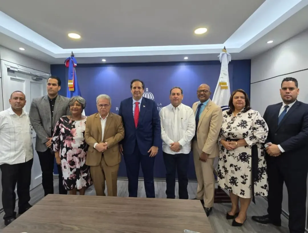 Colegio Médico suspende marcha tras acuerdos con el ministro de Salud y el director del SNS