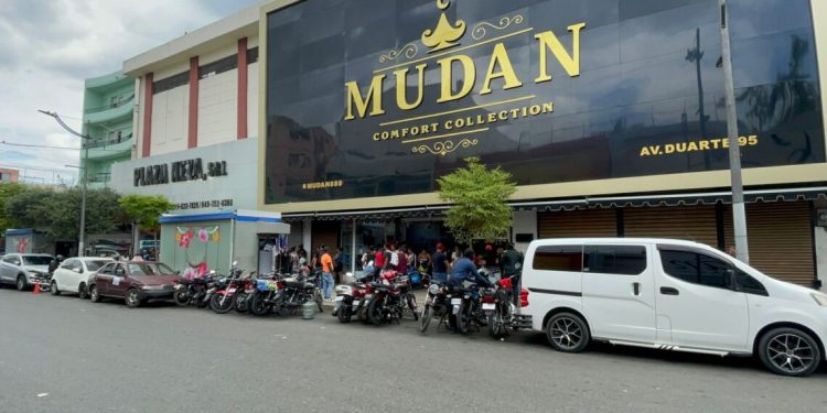 Chino propietario de tienda Mudan será sometido a la justicia por impedir Migración detuviera haitianos