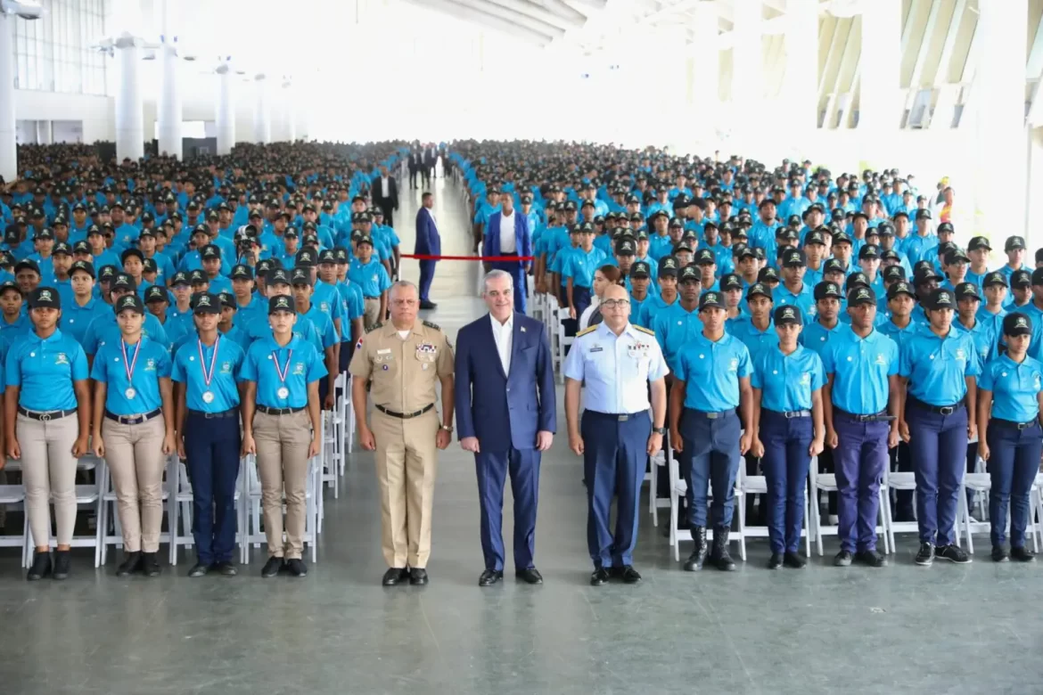 Presidente Abinader encabeza graduación de jóvenes en Servicio Militar Voluntario