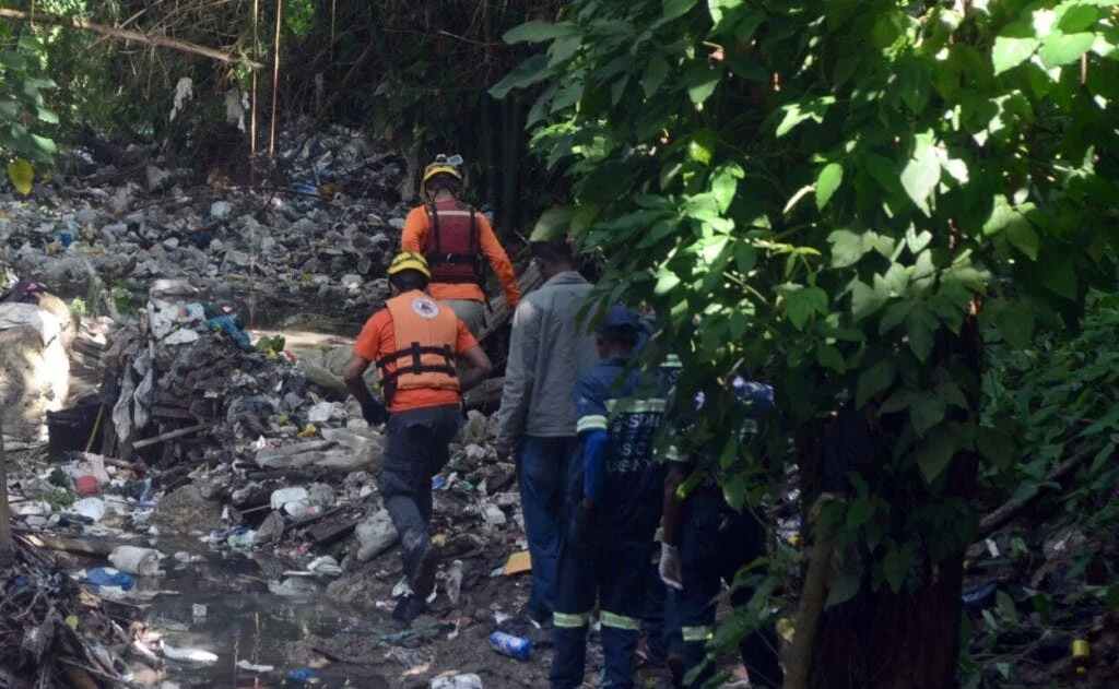 Encuentran el cuerpo de la niña arrastrada por una cañada en Villa Mella: un trágico desenlace que visibiliza la vulnerabilidad de las comunidades
