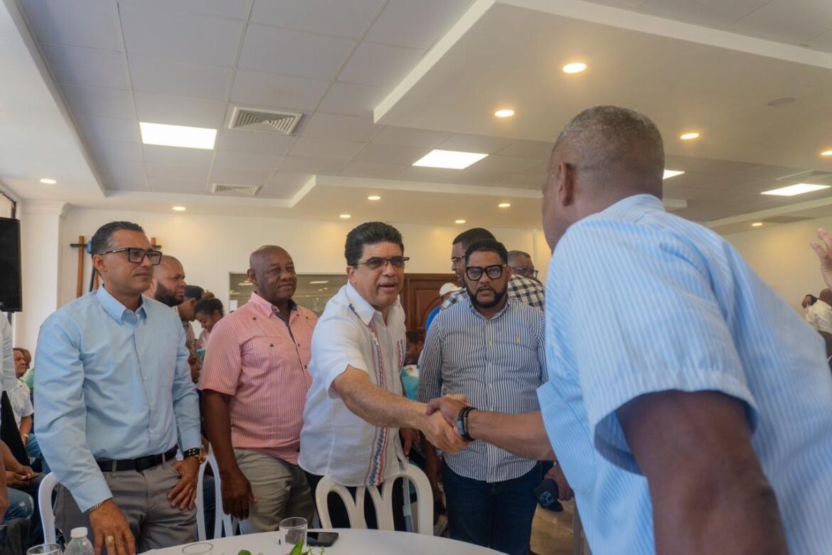 Dío Astacio reúne sus 500 coordinadores de Santo Domingo Este