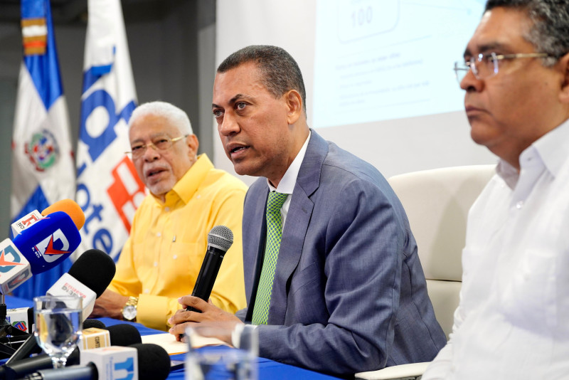 Indotel prepara estrategia para enfrentar el chantaje y noticias falsas en redes sociales