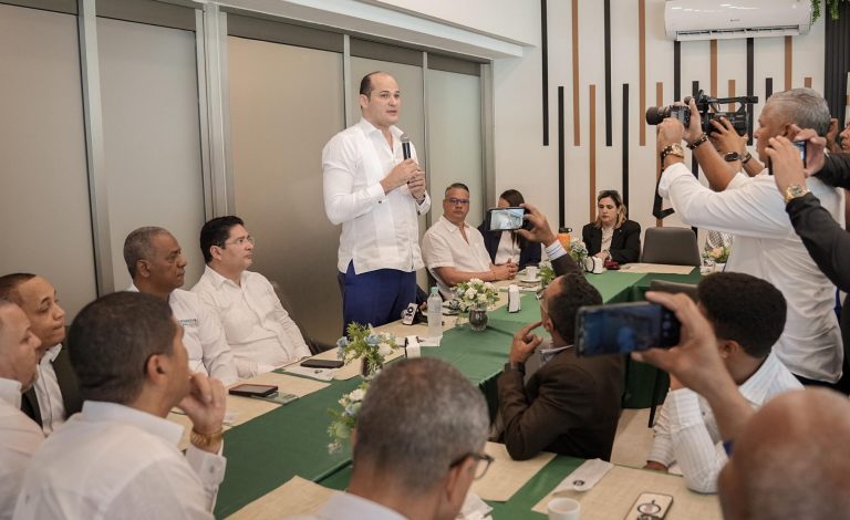 Promese/cal refuerza acceso a medicamentos con nuevas Farmacias del Pueblo en La Vega