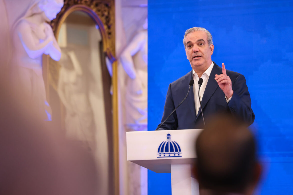 Presidente Abinader suspende actividades pautadas para este domingo por vaguada