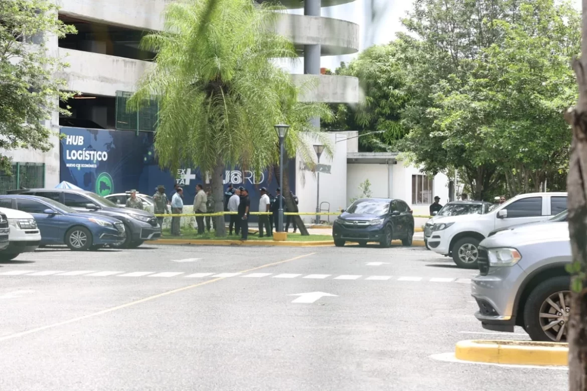 Tensión en Ágora Mall: Hombre se lanza desde el sexto nivel del parqueo