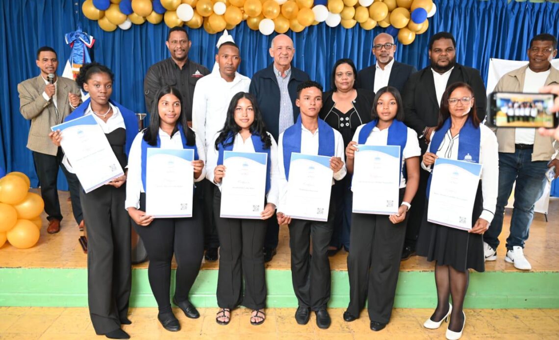 Jóvenes de Yamasá reciben certificación del CTC: un paso firme hacia el futuro